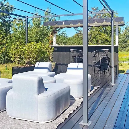 8 Person Holiday In R Dby *